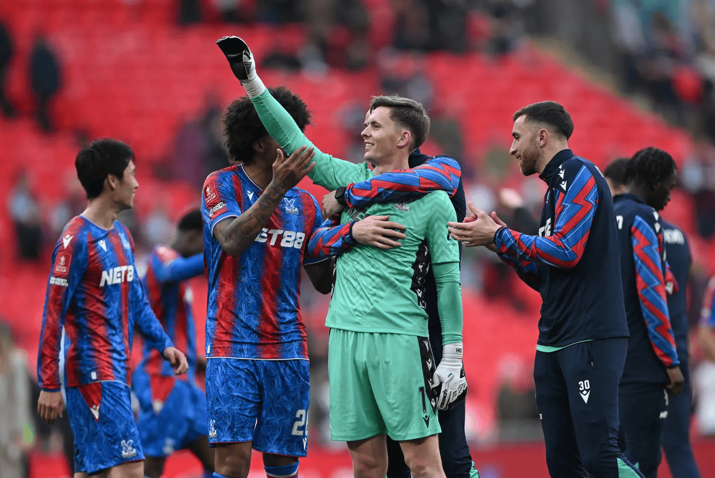 九游体育-包含今晚突围战来临，瓦伦西亚围绕足总杯主帅复盘，气氛紧张，球队文化再被提及的词条