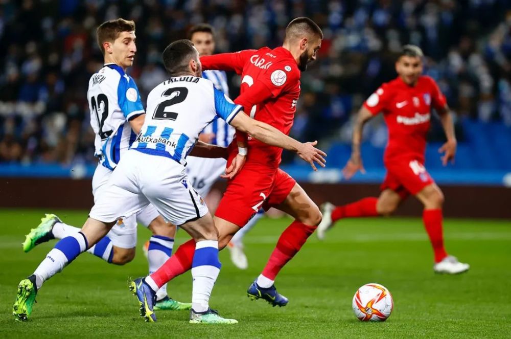 九游体育下载-广东宏远训练开放日，今晚完成体检引欢呼，国王杯在即，阵容厚度经受考验